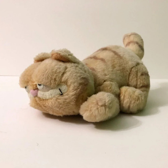 Vintage Garfield Laying Down Plush 12 Inch Long Stuffed Toy - Picture 1 of 16
